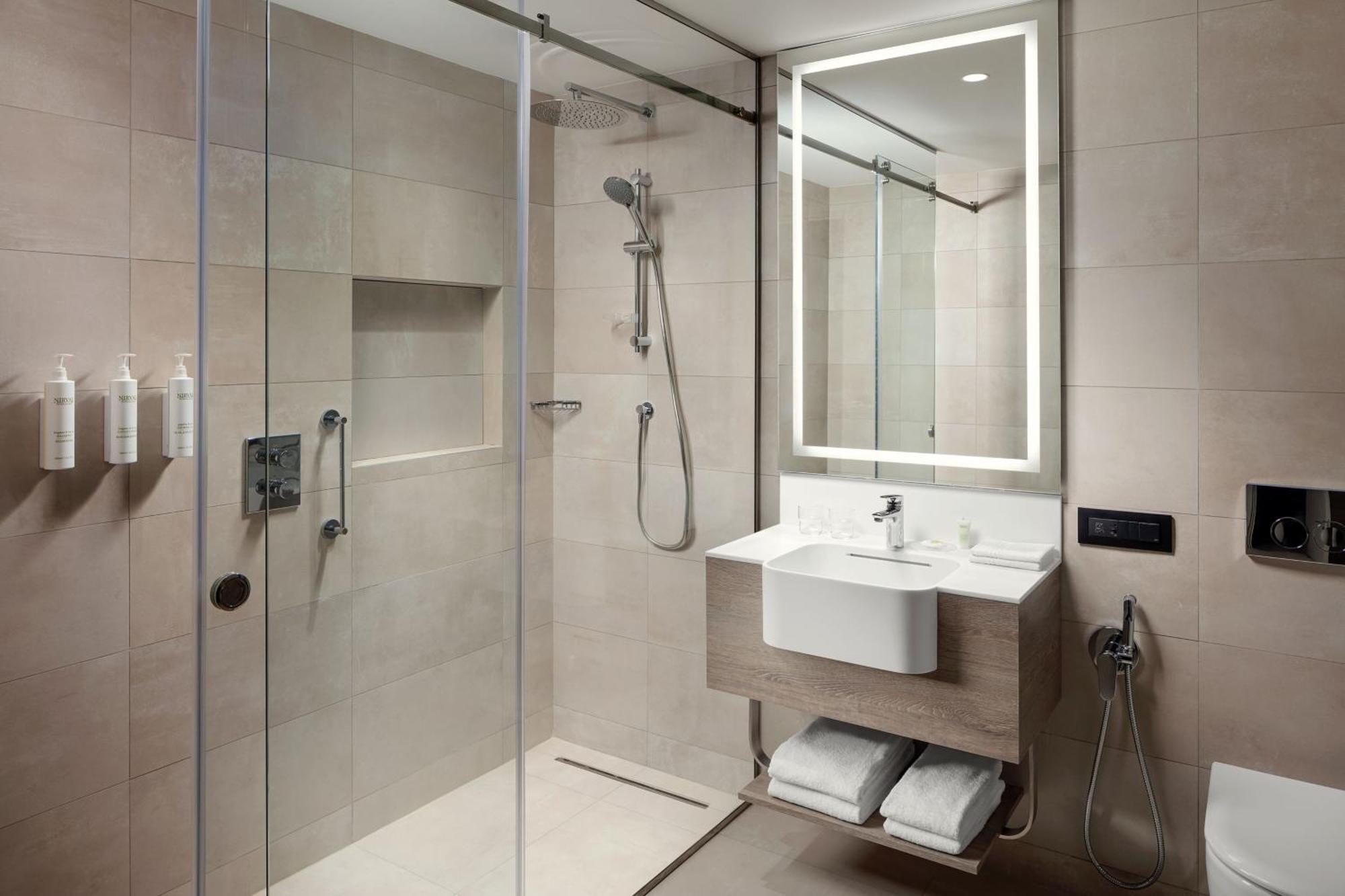 Courtyard By Marriott Ереван Экстерьер фото