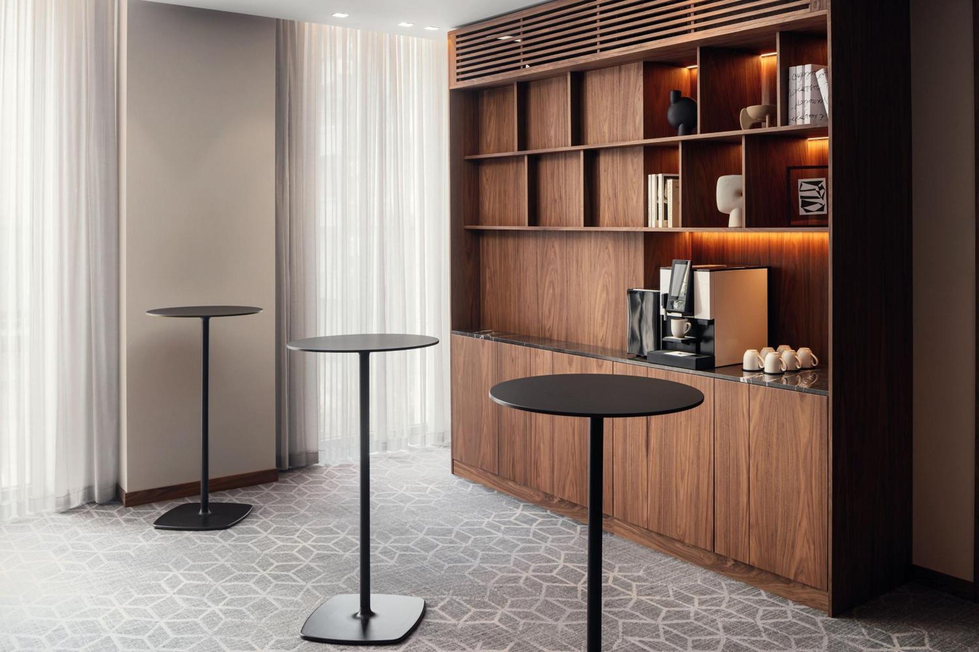 Courtyard By Marriott Ереван Экстерьер фото